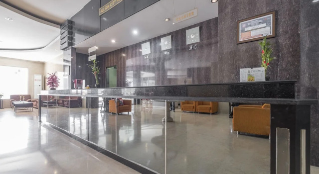 OYO 1081 Allson City Hotel Makassar, Book Hotel Hotels in Sulawesi with Parking, Parking