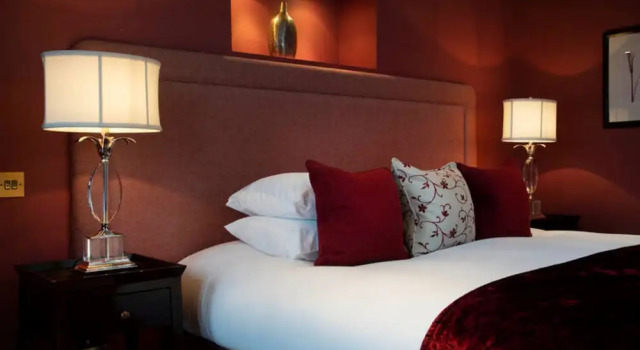 Двухместный номер Premium с видом на озеро Loch Ness Lodge