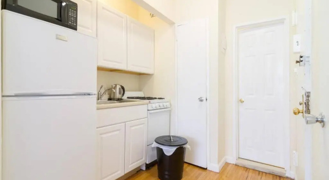 338-3b Union Square Newly Reno Sleeps 3, Забронировать Отель Юнион-Сквер Нью-Йорк, рядом с Томпкинс-сквер-парк