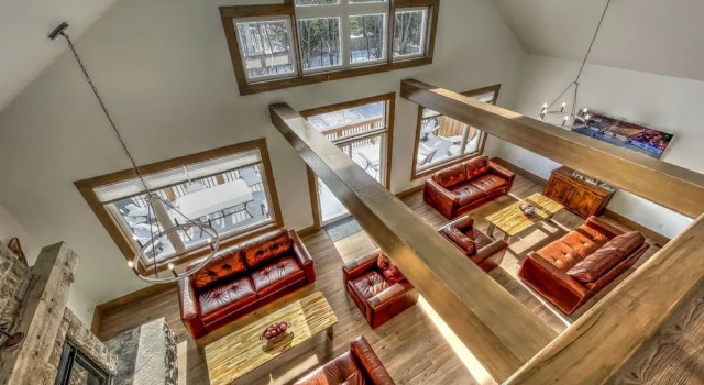 Шале Luxury Brand New 7 bdrm Luxury Cottage with Private Beach Access, BBQ,7.5 baths, Hot Tub, Ping Pong Table