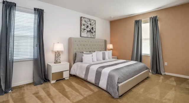 14 Bdrm 11 BA Sleeps 30