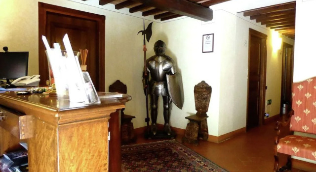Vintage Castle in Monteriggioni Tuscany near Forest, Забронировать Отель Отели Кьянти 3 звезды, 3*