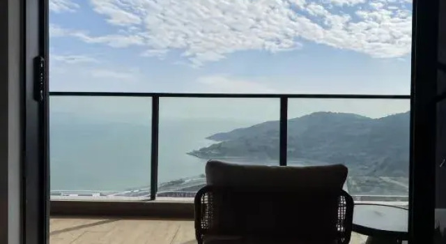 Двухместный люкс с балконом и с видом на море Huizhou China Resources Xiaodao Bay UK Seaview Design Apartment