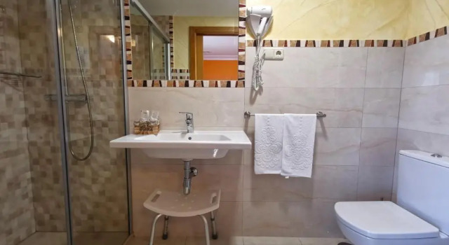 Двухместный номер Standard с балконом Hotel Liñares