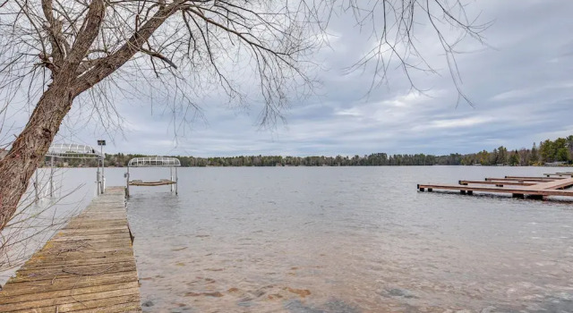 Коттедж Pet Friendly Lake House: Waterfront w/ Boat Dock