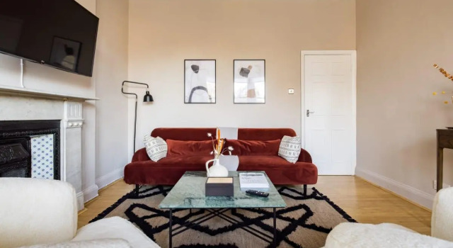 The Ealing Escape - Elegant 2BDR Flat With Parking, Varaa Huoneisto Asunnot kohteessa Merseyside, Huoneisto