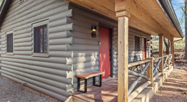 Timber Lodge Cabins 30, Buchen Sie Ferienhaus Hotels in Colorade Springs mit Pool, Schwimmbad