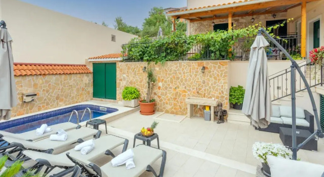 Apartments Ante, Prenota Appartamento Hotel a Croatian Islands con piscina, Piscina
