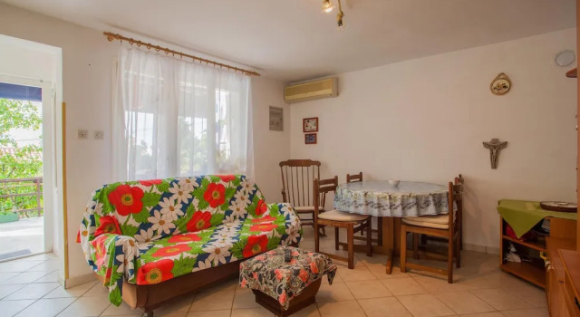 Nice Apartment in Cres With 2 Bedrooms and Wifi, Prenota Appartamento Hotel a Isole Quarnerine con parcheggio, Parcheggio
