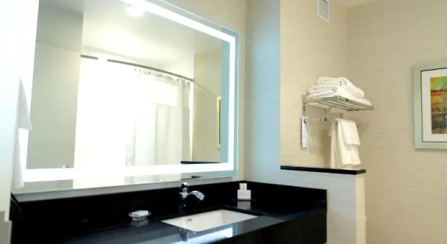 Четырёхместный номер Standard Fairfield by Marriott Regina