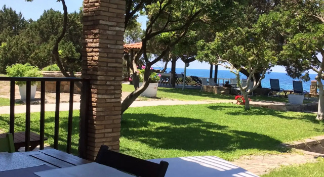 Апартаменты с видом на море Genari Beach Apartments
