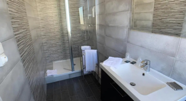 Трёхместный номер Standard The Originals Boutique, Hôtel Roca-Fortis, Rochefort