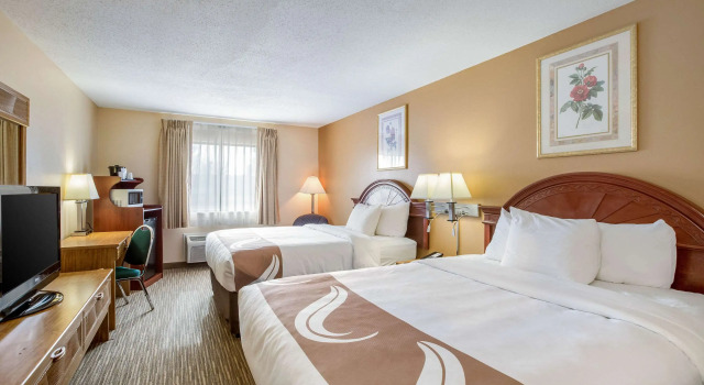 Четырёхместный номер Standard Quality Inn - Storm Lake