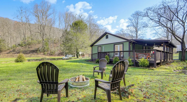 Коттедж Quaint Mountain Charm! Robbinsville Hideaway