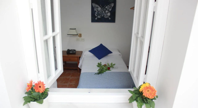Hostal Puerta de Arcos, Забронировать Хостел Отели Аркос-де-ла-Фронтера с парковкой, рядом с Монастырь Мерседариас, Парковка