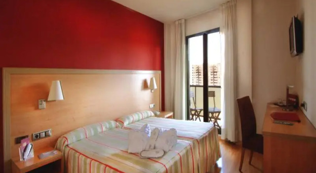 Standard Kahden hengen huone parvekkeella Hotel Real