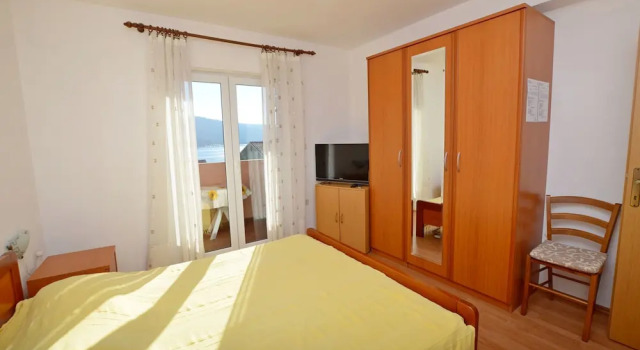 Apartment and Rooms Anton