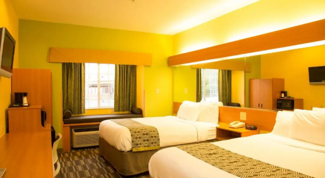 Четырёхместный номер Superior Microtel Inn & Suites by Wyndham Panama City