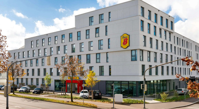 Super 8 by Wyndham Augsburg