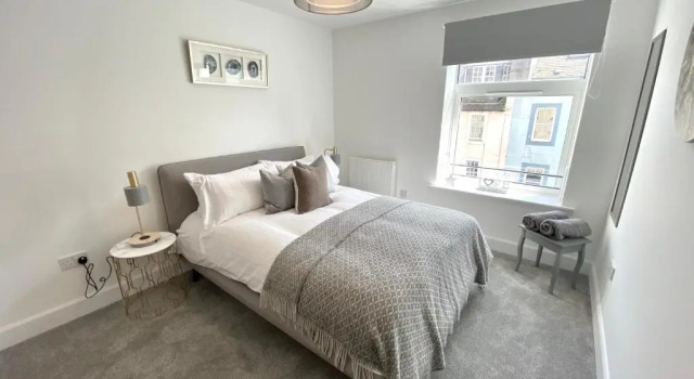 High Street, Stylish City Centre Apartment, 3 Bed