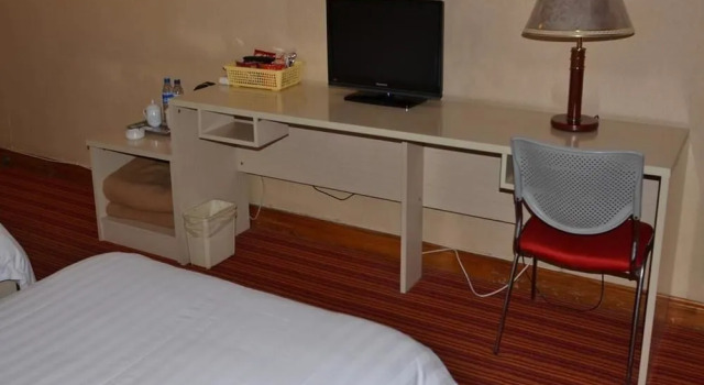 Kunming Yunfang Express Hotel, Rezerwuj Hotel Hotele w Kunming z parkingiem, Parking