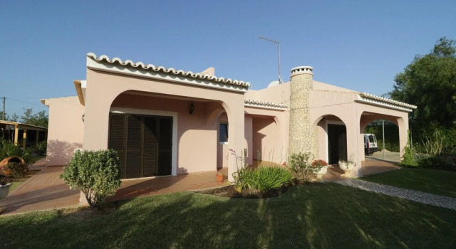 Villa With 5 Bedrooms in Lagoa, With Private Pool, Furnished Garden an, Rezerwuj Willa Estômbar Albufeira