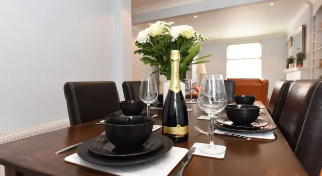 Коттедж "Honeysuckle House Chester" by Greenstay Serviced Accommodation - Large 3 Bed House, Sleeps 6, Perfect For Contractors, Business Travellers, Families & Groups