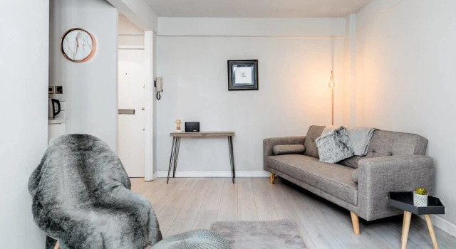 Lovely 1BR Home in Shepherd's Bush, 4 Guests, Забронировать Отель Отели Англии 3 звезды, 3*