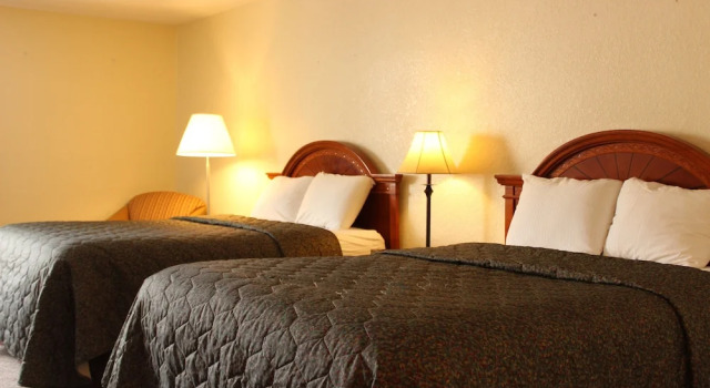 Shawano Four Seasons Hotel, Book Hotel Shawano Wisconsin
