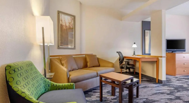 Полулюкс Fairfield Inn & Suites by Marriott Rockford