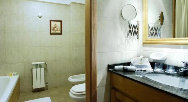 Четырёхместный номер с видом на озеро Huinid Bustillo Hotel & Spa