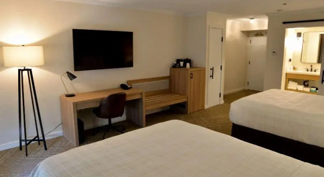 Четырёхместный номер Standard с балконом Best Western Plus Inn at the Vines