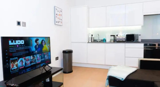 St Albans Train Stati-high Street-business-leisure, Забронировать Апартаменты/квартира Сент-Олбанс Хартфордшир, рядом с St Albans &amp; Mid Hertfordshire Magistrates Court
