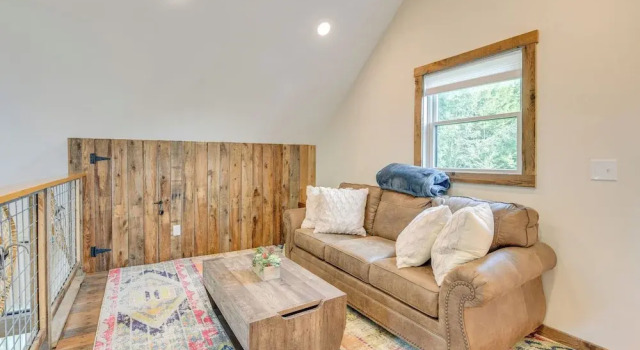 Historic Charm + Modern Luxury: 6 Mi to Stowe Mtn, Забронировать Дом для отпуска Стоу Stowe-Smuggler's Notch
