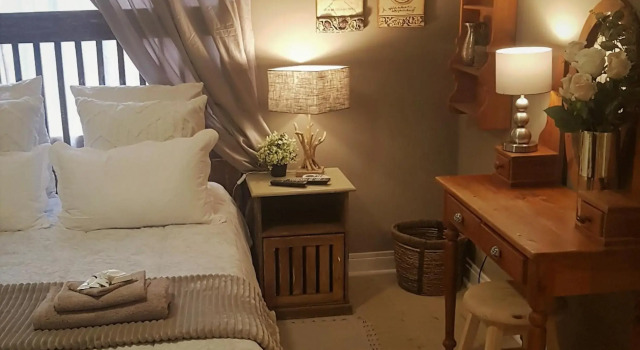 Rubyred Cottage, Забронировать Дом для отпуска Отели Фри-Стейт с парковкой, Парковка