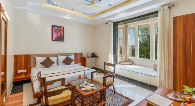 Двухместный номер Deluxe с видом на горы The Everest Hill Resort Suites with Jacuzzi Spa - Resort in Kumbhalgarh