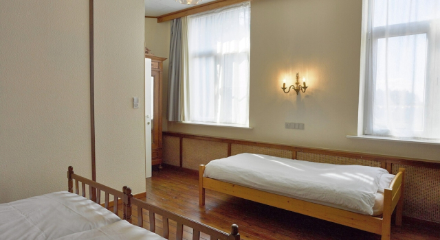 Spacious Holiday Home With Private Garden, Забронировать Дом для отпуска Уйе 