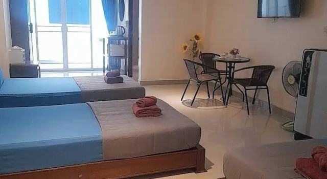 Трёхместный номер Standard с балконом Sorot House