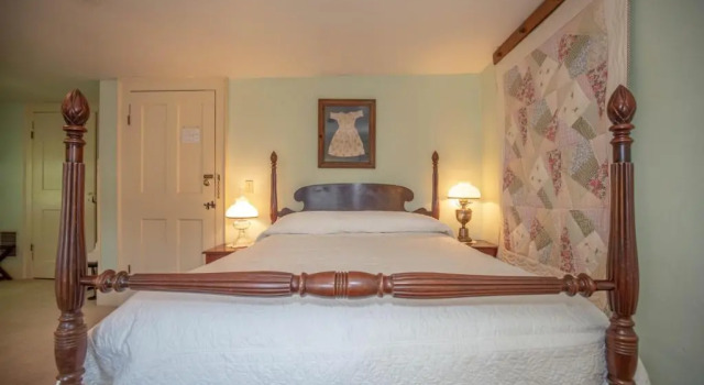 Трёхместный номер Standard Clark Currier Inn