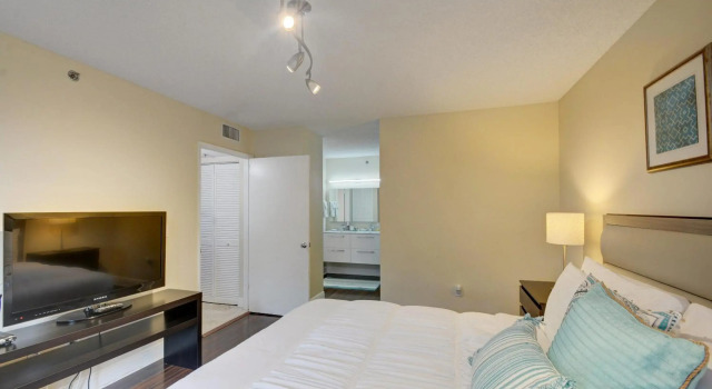 Renovated 2/2 Unit at Yacht Club/Aventura, Varaa Hotelli Hotellit Miami Beach uima-altaalla, Uima-allas