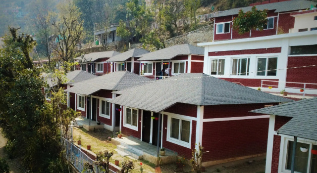 Char Machan Resort, Rezervovat Lázně / Resort Guptkashi Uttarakhand