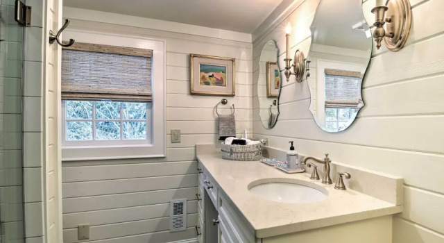 Коттедж 2 Living Areas + Fireplace: Mirror Lake Cottage!