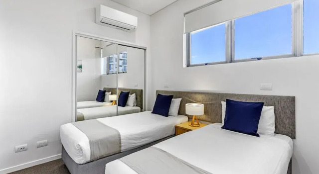 Standardní podkrovní apartmá pokoj 2 pokoje s balkonem a a výhledem na oceán Coco Mooloolaba