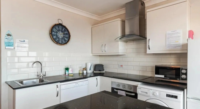 Коттедж Sea Urchins Apartment - Sea Front Apartment With Views Pet Friendly