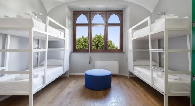 Кровать в общем номере Babila Hostel & Bistrot