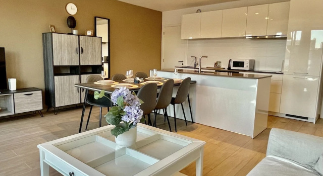 Апартаменты с 2 комнатами с балконом OneLuxStay near Diamond District