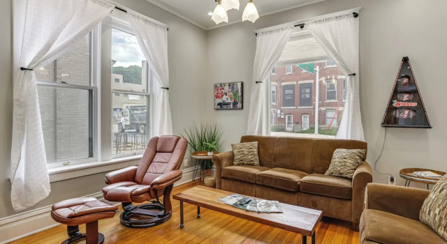 Walk Downtown: Inviting Historic Home in Dubuque!, Rezerwuj Dom wakacyjny Dubuque Iowa