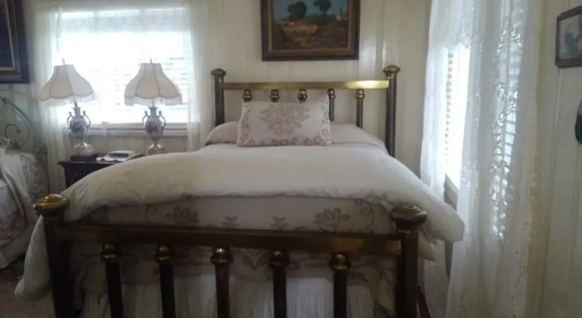 The Inn At Brevard - Bed And Breakfast - Adult Only, Забронировать Отель Бревэрд Северная Каролина, рядом с Бревардский колледж