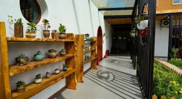 Narati Jansshe · Light enjoy homestay, Prenota Hotel Hotel a Xinjiang con parcheggio, Parcheggio