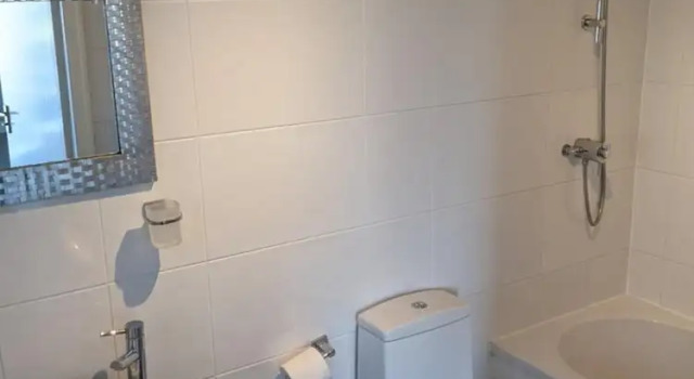 Номер Executive Manor Court Hotel